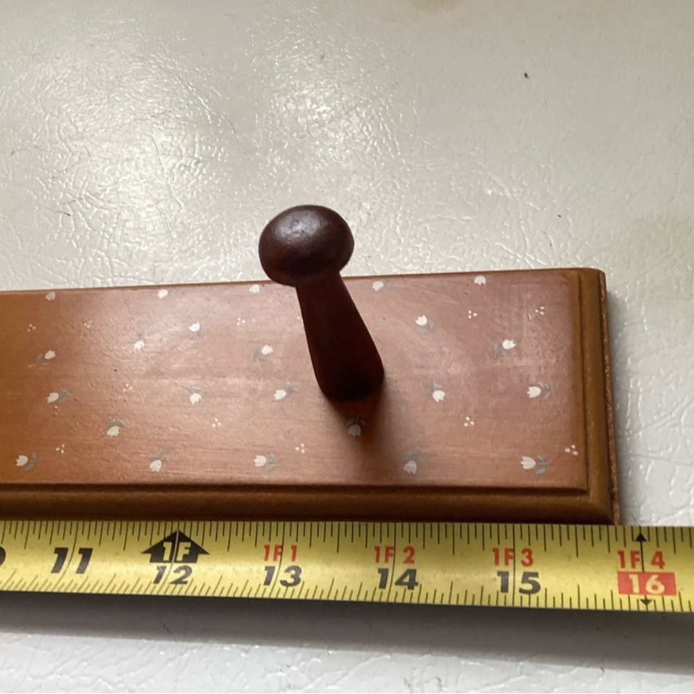 Vintage Wall Hook Rack 3 Peg with Tiny Flowers - Picture 6 of 12